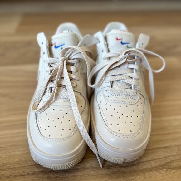 Nike WMNS Air Force 1 Fontana Pearl White University Red - Picture 4 of 6